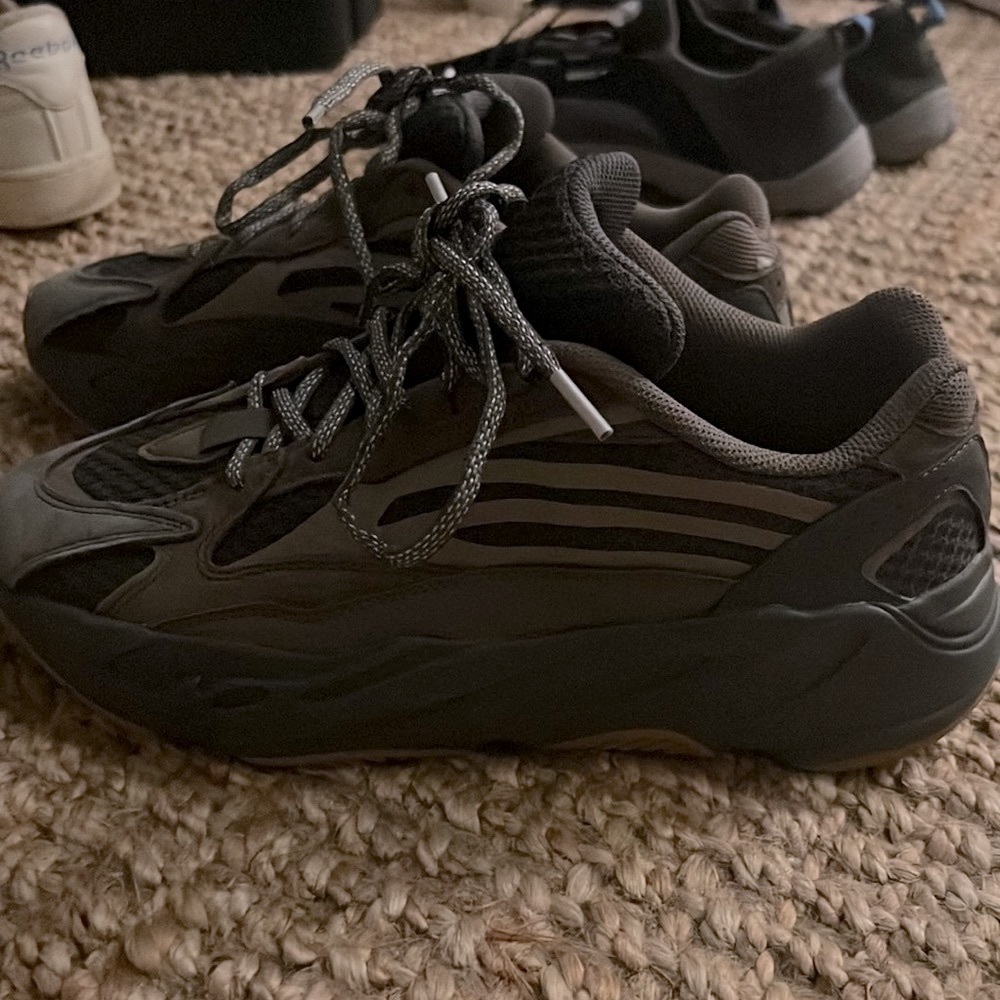 Adidas Yeezy 700 V2